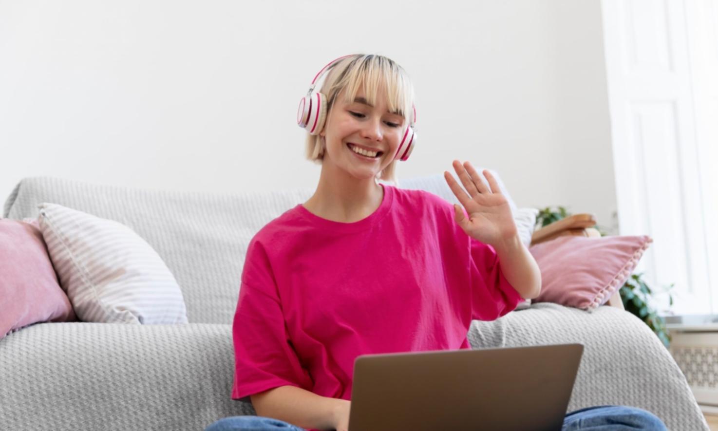 Étudiant analysant des données financières