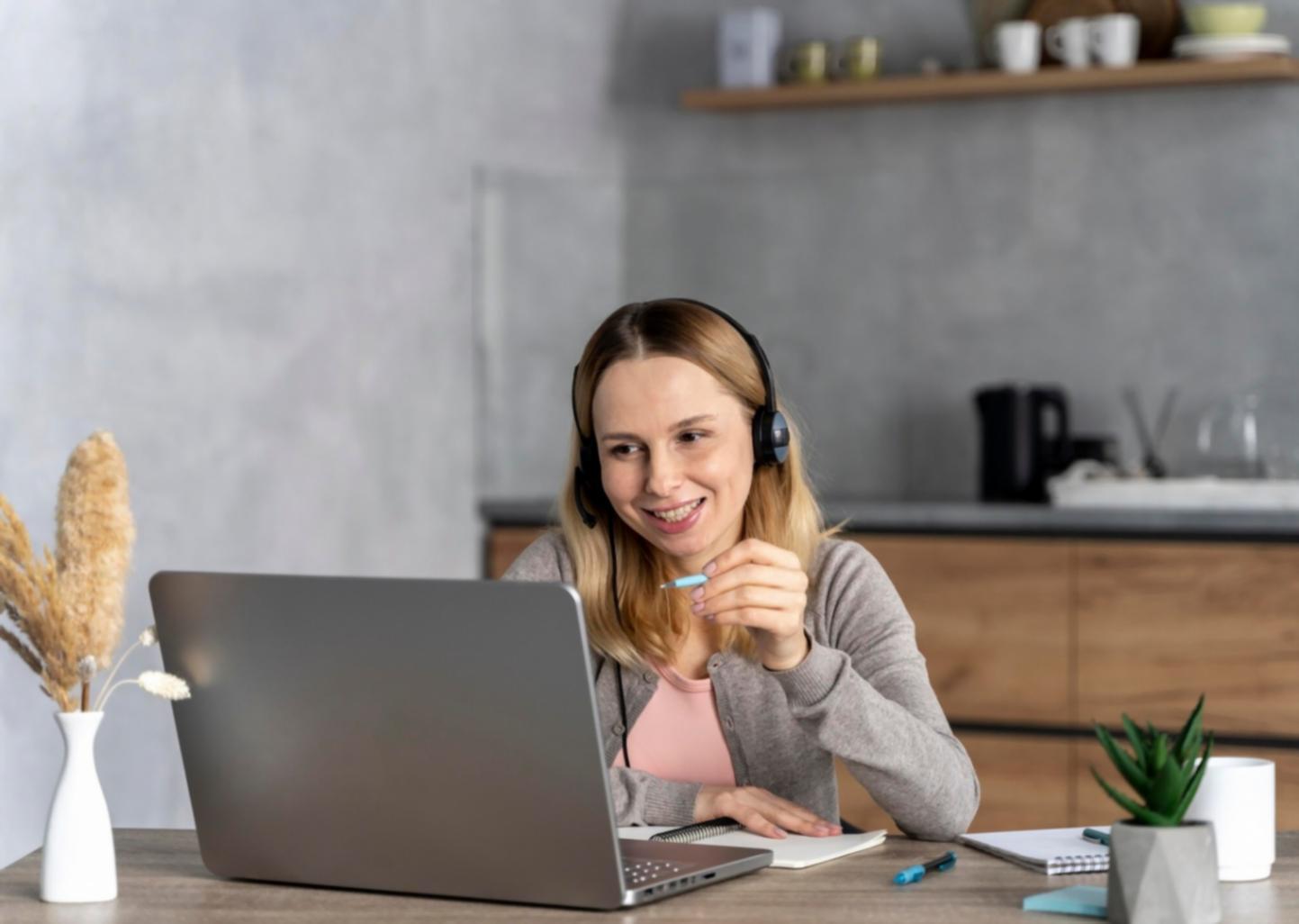 Session d'analyse financière avec documents et graphiques