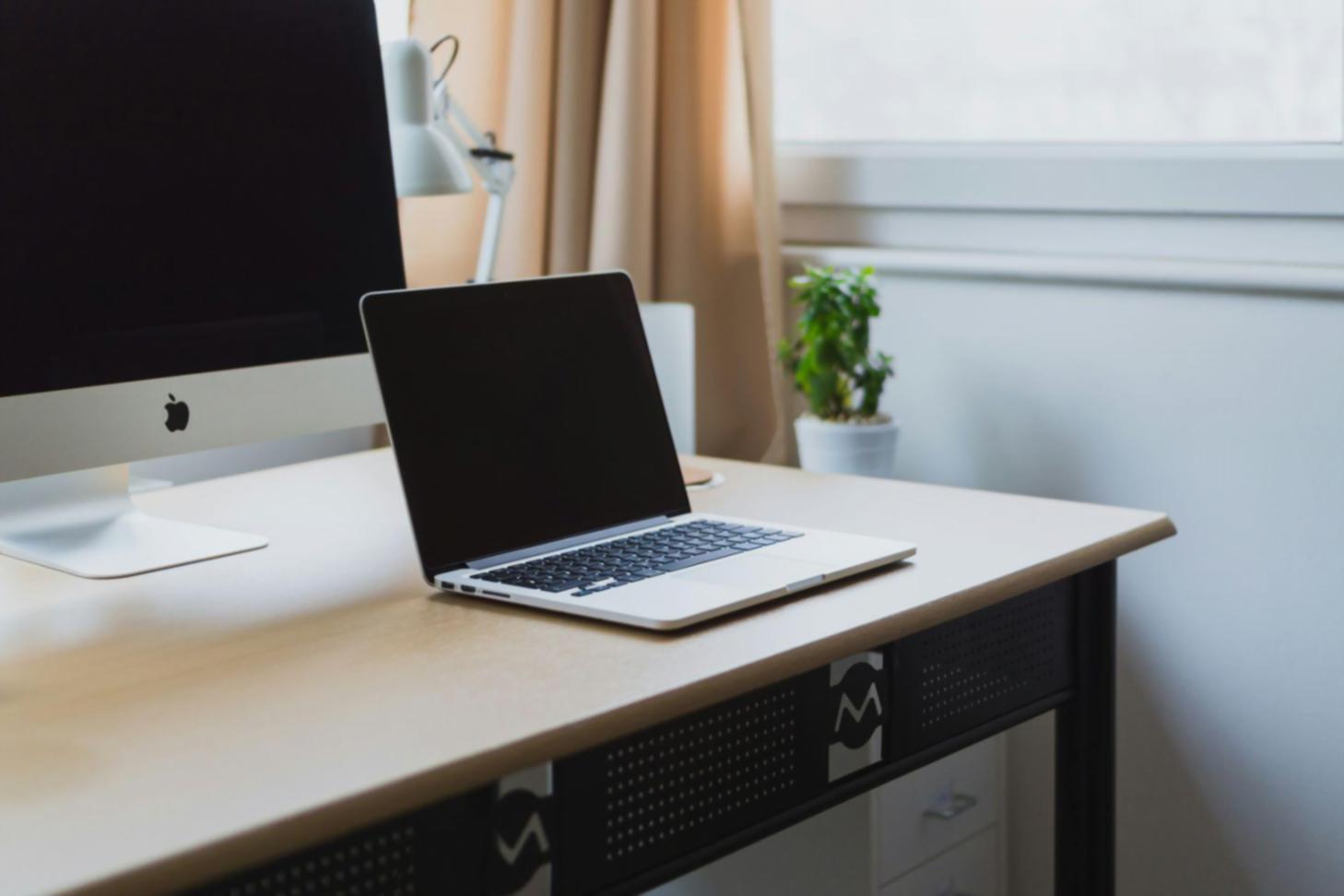 Espace de formation moderne avec environnement propice à l'apprentissage de l'analyse financière